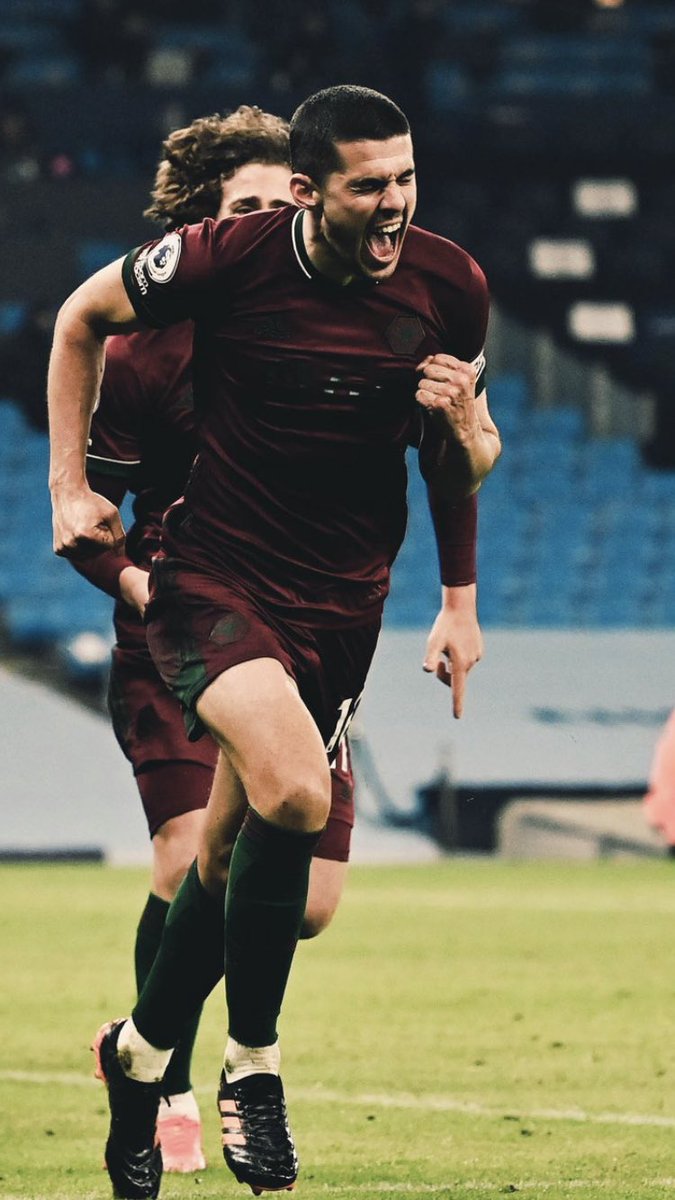 JoolsFox's tweet image. Is it just because I'm colourblind that I have no idea from this who the ⁦@Wolves⁩ main kit sponsor is?⁦@colourblindorg⁩