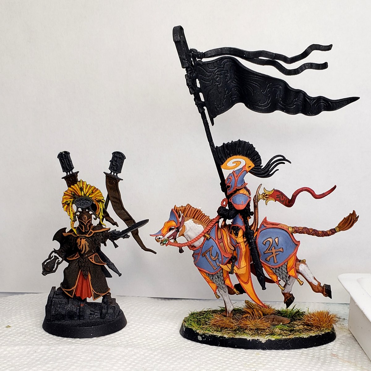 SinaraiP's tweet photo. Now that the bug project is over, back to some neglected Ilithian Vanari! The regular Warden is done and there just for comparison for the High Warden😊
#WarhammerCommunity #PaintingWarhammer #AgeOfSigmar #lumineth #wardens #Vanari #mini #paintingminiatures #miniaturepainting https://t.co/ws7m0egOxa
