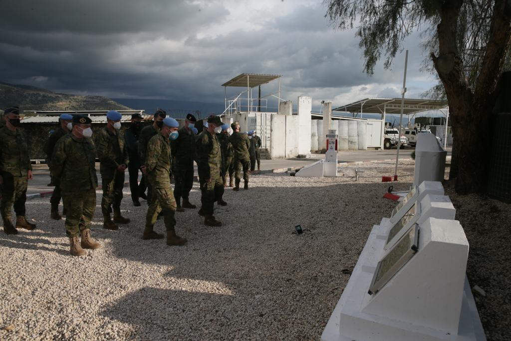 EMADmde's tweet photo. #JEMAD  #CMOPS  y DAO @guardiacivil visitan algunos de los puntos sensibles bajo responsabilidad del contingente español 🇪🇸 en @UNIFIL_ 🇺🇳 al sur del Líbano 🇱🇧 desde donde apoyan a las FAS libanesas @LebarmyOfficial a mantener la paz y la estabilidad
@Defensagob 
@EjercitoTierra https://t.co/eQqBMbsXqT