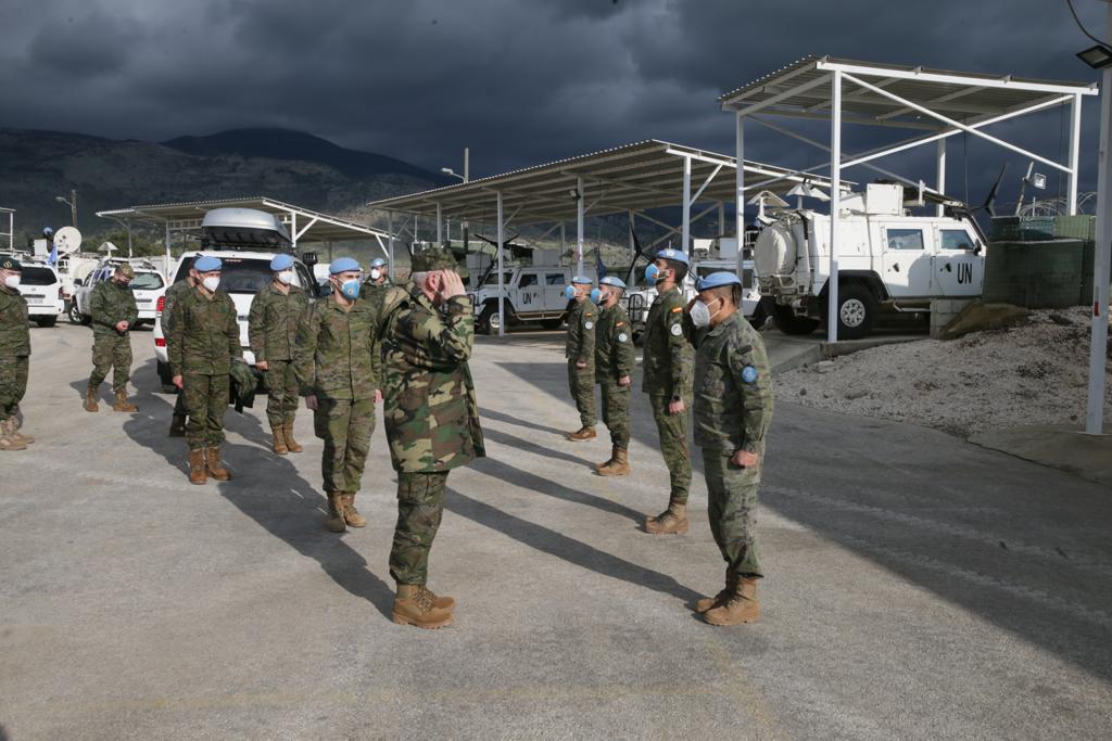 EMADmde's tweet photo. #JEMAD  #CMOPS  y DAO @guardiacivil visitan algunos de los puntos sensibles bajo responsabilidad del contingente español 🇪🇸 en @UNIFIL_ 🇺🇳 al sur del Líbano 🇱🇧 desde donde apoyan a las FAS libanesas @LebarmyOfficial a mantener la paz y la estabilidad
@Defensagob 
@EjercitoTierra https://t.co/eQqBMbsXqT
