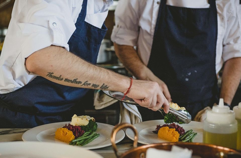 Enjoy a delicious #restaurant #SundayRoast this #MothersDay

Our Cook at Home boxes come fully prepared by our fantastic chefs, ready to cook and serve at home.

Order now for collection on
Saturday 13th March
charlieadamsgroup.co.uk/gift-cards-and… 

#Warrington