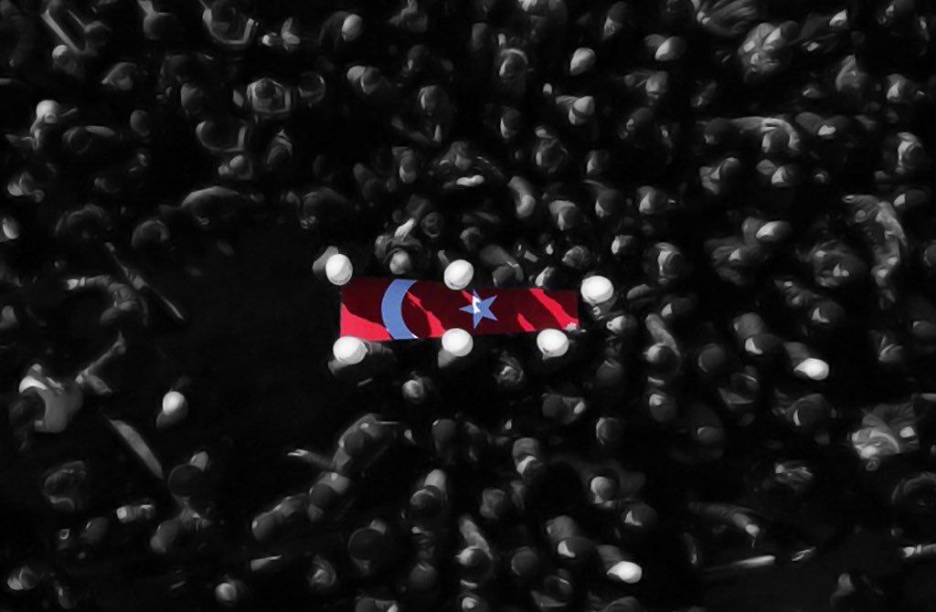 Acı varken el yazmaz, dil konuşmaz. Şu zor günlerde üzerimize sabır yağdır Allah'ım..

 #Bitlis 🇹🇷