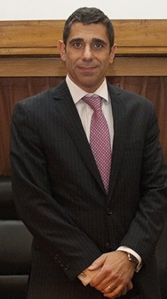 Budijoly's tweet photo. Te conozco del barrio Petrone
A vos, tu hermana y tu vieja con quién todavía charlamos cada tanto.
Para qué estudiaste derecho?
Para tirar toda tu carrera por la ventana y arrodillarte frente a la mafia macrista?
No querido
Tener poder es cagarte en eso justamente
#LawfareAlPalo https://t.co/VqnBhTJBer