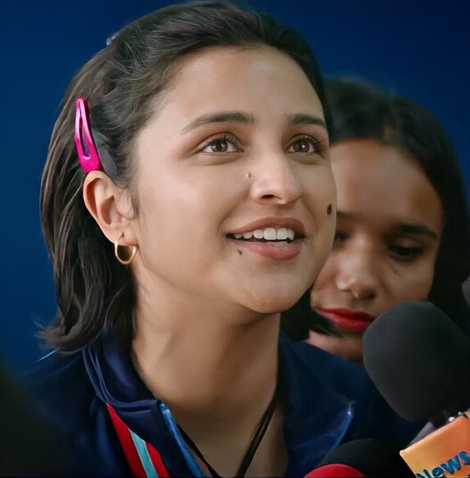 HarshDesaiFilmy's tweet photo. #Saina teaser is intriguing.
Can't wait to witness another brilliant performance from you this year @ParineetiChopra
Your hard work is seen in the teaser
Waiting for the film ❤️
I'm sure you'll nail it as #SainaNehwal
Best wishes with you and your team 🙏
#SainaTeaser @NSaina https://t.co/sbpbPgLnZ7