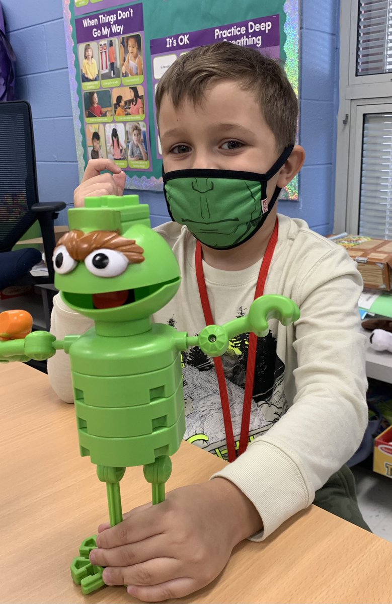 SdicksteinSD735's tweet photo. Practicing our play skills and talking to our friends with our favorite lego toys! Love being back with these boys! @Skokie735 https://t.co/GE63zjCjQp