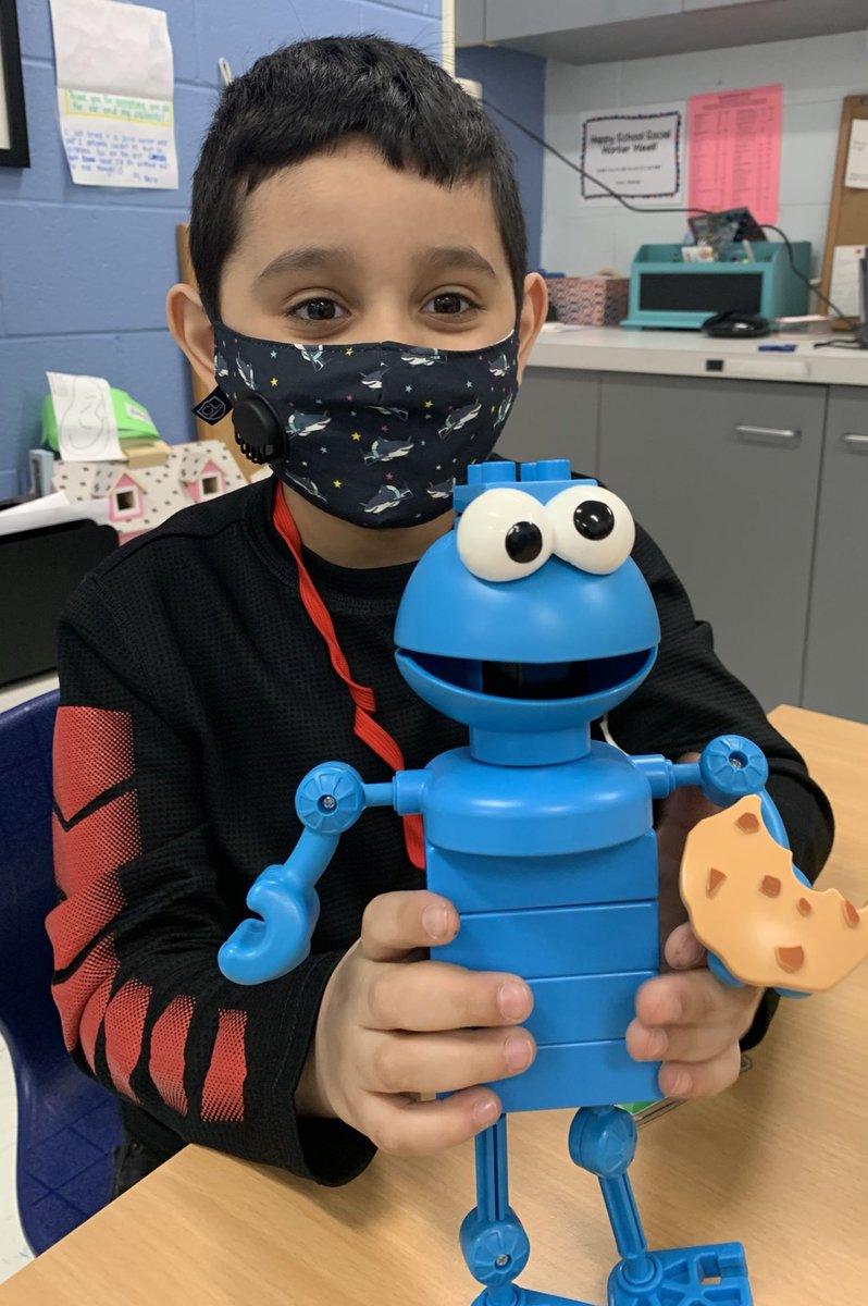 SdicksteinSD735's tweet photo. Practicing our play skills and talking to our friends with our favorite lego toys! Love being back with these boys! @Skokie735 https://t.co/GE63zjCjQp