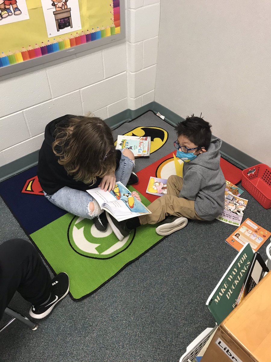 MsDegree5's tweet photo. It’s Super Reader day! @BESFirefly https://t.co/vCwgJM80Ho