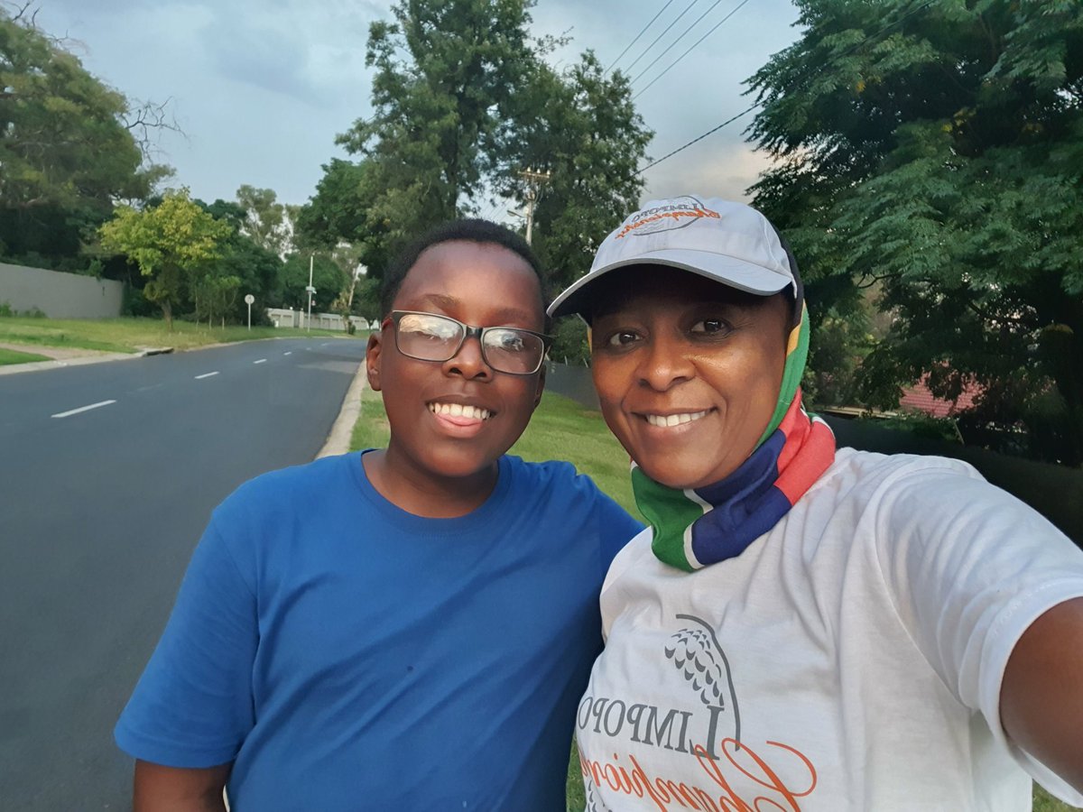 Afternoon shift nikhona? Mark me present, as we ran in recognition of #WorldObesityDay . #Obesity must be defeated via healthy lifestyles. Let's keep moving. 🏃‍♀️🏃‍♀️🏃‍♀️👌🏾

#RunningWithTumiSole
#EveryBodyNeedsEverybody 
#FetchYourBody2021