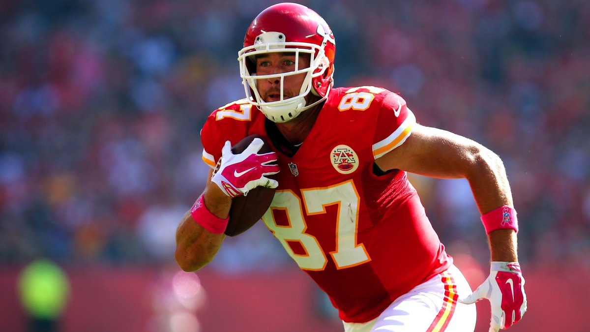MGutierrezNFL's tweet photo. En 2020 solo dos TEs lograron tener al menos el 25% del target share de sus equipos: 

- Darren Waller (28%)
- Travis Kelce (25%)

Para 2021, además de este par, ¿hay algún TE que pueda tener este porcentaje de target share?

#FantasyFootball https://t.co/HJB0n9f4iz
