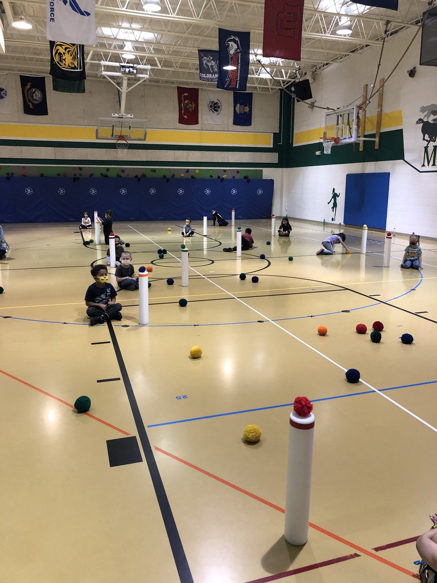 _CoachGlen's tweet image. Using Green Eggs &amp;amp; Ham with the Lorax for today’s lesson! Got creative with the Truffula trees! #DrSuess #physed #elementarype