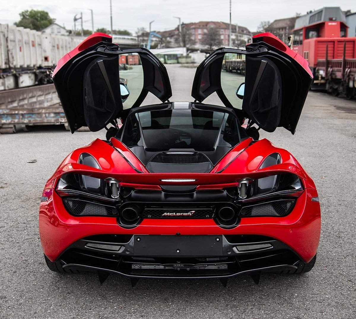 WorldWideCarsTM's tweet photo. Red Devil 720s 😈 https://t.co/trL2HIw9Od