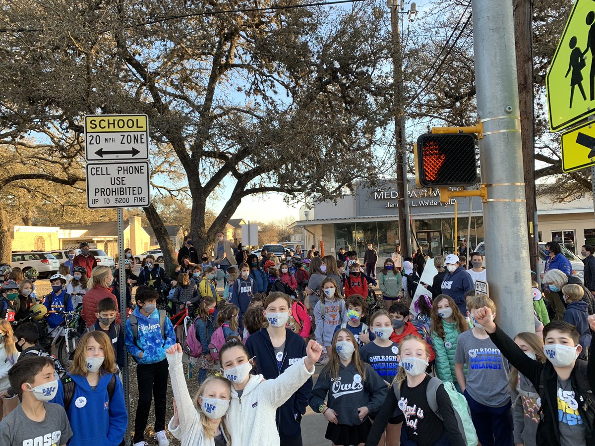 SteenportPhD's tweet photo. @DossOwls teamed up with @HLMHarrisCounty to walk to school today to celebrate healthy living. What an amazing morning for the Doss community!  @AISDbuses @AustinISD @Sheridan4T @hannah_wankel  @DossPTA https://t.co/e3OJ7wKWrw
