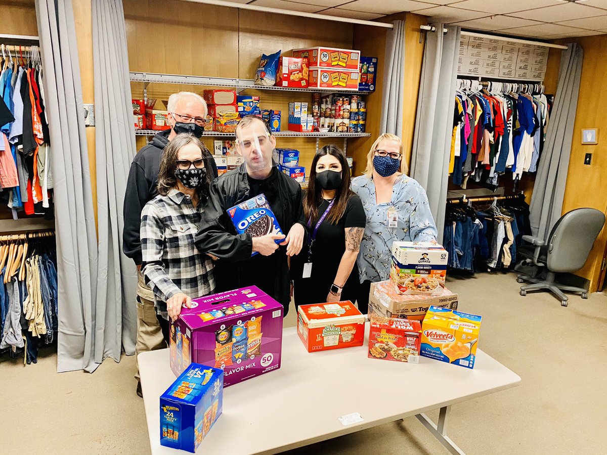 GPHSGophers's tweet photo. Thanks for the donations, Gopher alum!➡️
Dr. Chuck, Ginny, & Chase Dell.
#Classof1968 #Classof1970 #Classof2010
💙🤍💙🤍💙
➡️If you want to help you can find the link to our Amazon Wish List in our bio. Items can be shipped here to the school at 101 Gopher Blvd, GP TX 75050 https://t.co/EZ0bdK800w