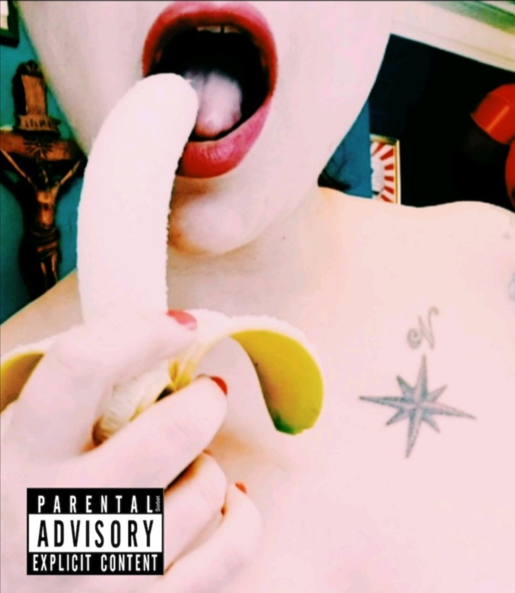 AnnaFurLaxis tweet media