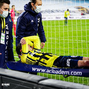 AjansHaber_1903's tweet photo. 🔥#SONDAKİKA

Mesut Özil’in ayak bileği döndü.

Rakibiz ama insanız. Büyük Geçmiş Olsun Mesut 🙏 Çabuk iyileş ama Mayıstan önce dönme kardeşim. Sa��lık önemli.. https://t.co/4NELYd6erC