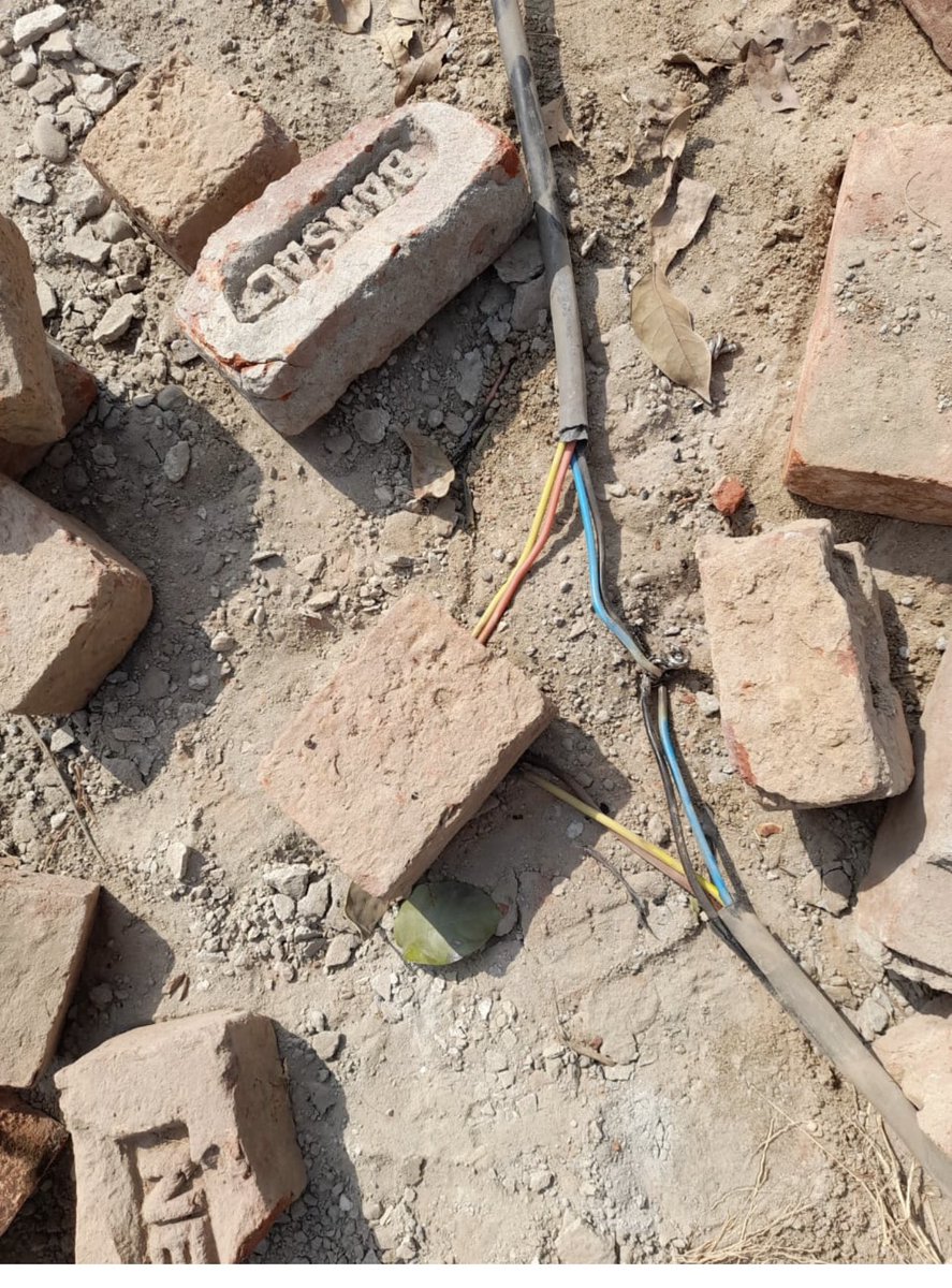 deepak9010's tweet photo. @PSPCLPb wires lying in the park Pl do something urgently house no 1509-1511, Eco city 1, New Chandigarg, Mullanpur https://t.co/CRoXGaHPk9