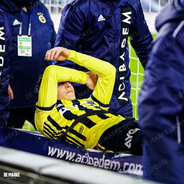 🔥#SONDAKİKA

Mesut Özil’in ayak bileği döndü.

Rakibiz ama insanız. Büyük Geçmiş Olsun Mesut 🙏 Çabuk iyileş ama Mayıstan önce dönme kardeşim. Sağlık önemli..