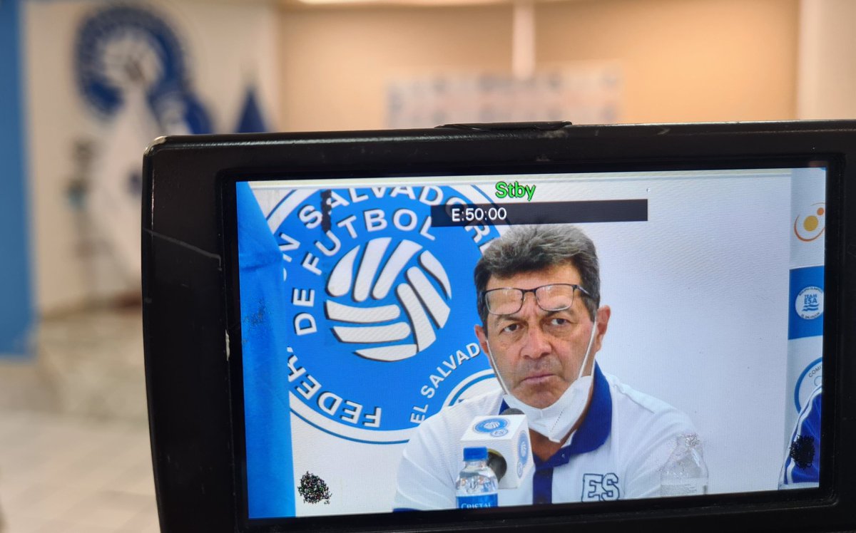 fesfut_sv's tweet photo. 🗣🇸🇻|Clasificar a #Tokio2020  será un sueño y esperamos  hacerlo realidad para la historia de este país que le apuesta al desarrollo del fútbol @hugoperez_07  Directorio Técnico #SelectaPreOlimpica 

#FESFUT 
#ElSalvador https://t.co/cMMMRVkzFi