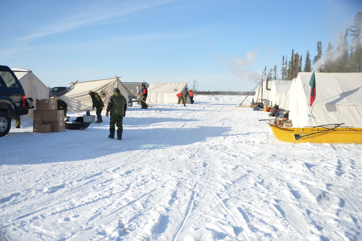 1CRPG_1GPRC's tweet photo. Camp mis en place pour la patrouille du #1GPRC de type 3 à Sandy Lake NT. Les Rangers de Hay River, Ft Smith et Ft Resolution ont installé des lignes de tentes par communauté comme précaution contre le COVID-19. Au total, 19 Rangers et 9 membres du QG sont participé, . #Vigilans https://t.co/RjXVrF90zB