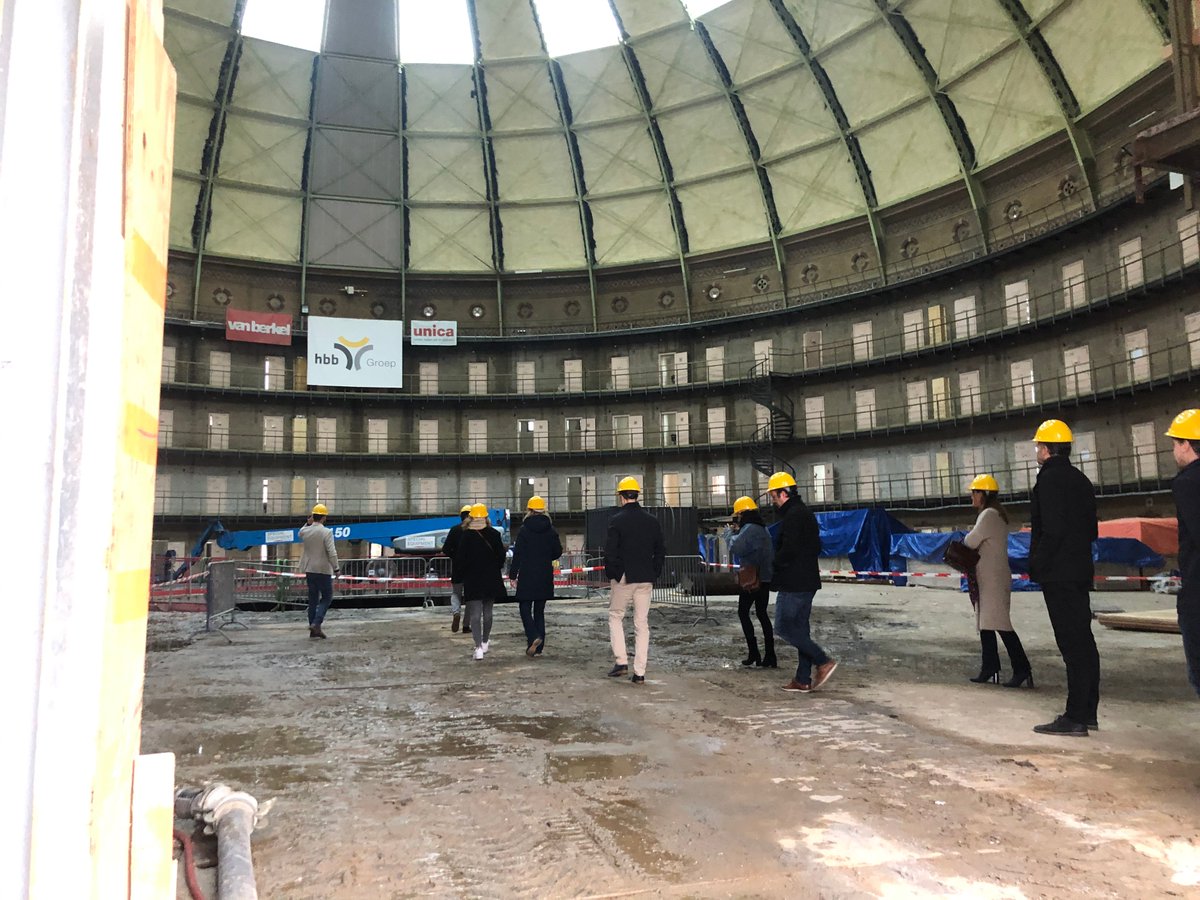 HPAMike's tweet photo. 🟡 Vandaag organiseerden we een eerste Hard Hat Tour met ondernemers die eind 2021 gaan werken in de Koepel!

@CupolaXS is straks de hub voor sterk en groeiend mkb dat slim gebruik maakt van alle nieuwe digitale kansen. 

#mkb #innovatie #digitalisering #Haarlem https://t.co/Y0NaX3yn9H