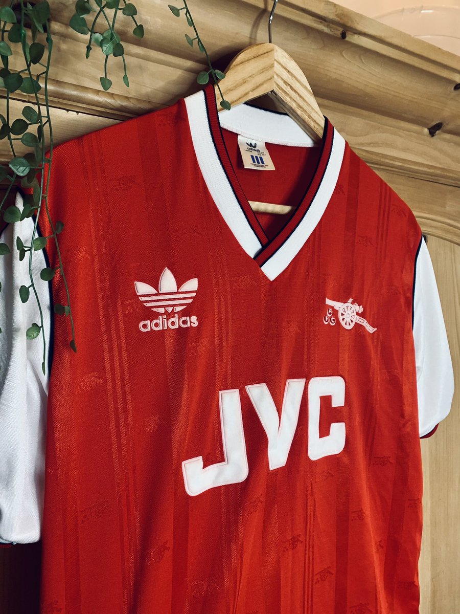 knockemdownes's tweet photo. ‼️ FOR SALE ‼️

Over 3 weeks waiting for this and now it’s here 🙌

Arsenal 86-88 home shirt

Size L (fits like M)

Condition is incredible for a shirt that’s around 35 years old 🤯

Slight discolouration to the sponsor

£280 inc UK postage 🤙

RTs appreciated 💕 https://t.co/9GIutmIhz4
