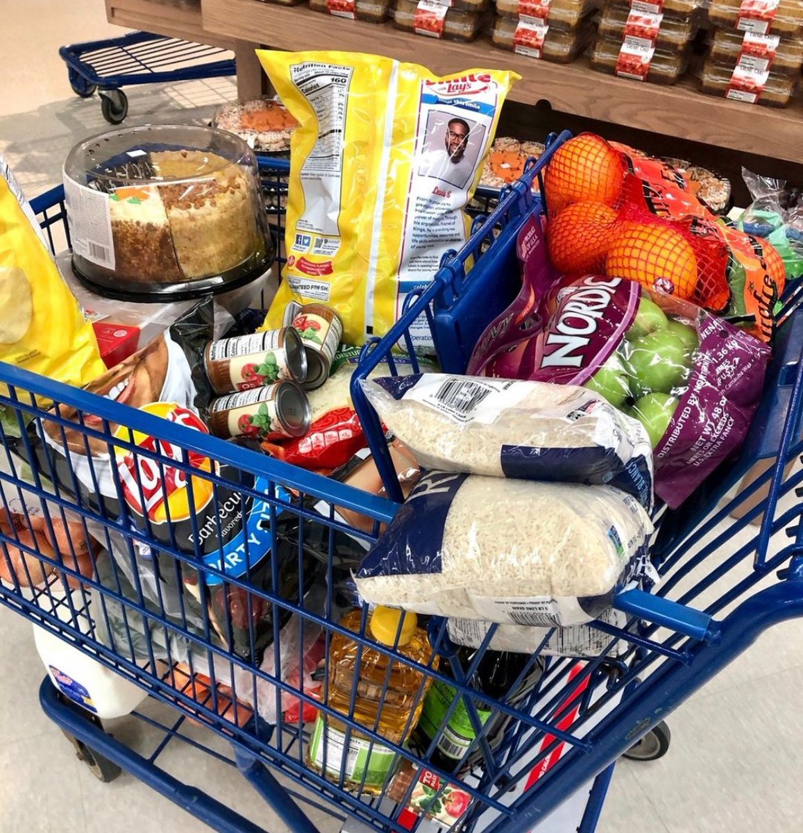 NewDayFamilies's tweet photo. Thanks to the incredible work of our grocery program volunteers, we have been able to deliver over 22,000 meals to 160 New Day families! #newday #hopeshines #groceries #groceryshopping #groceryprogram #food #foodinsecurity #volunteer #bettertogether #cancer #beatcancer https://t.co/B4BVLXPvi2