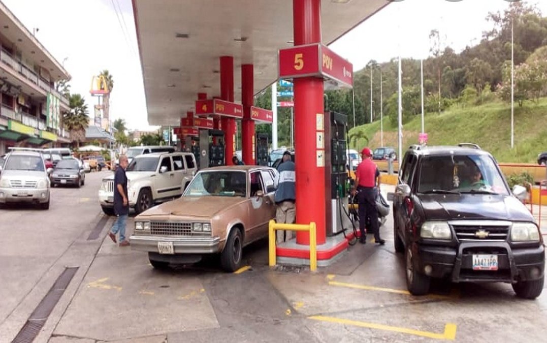 Diputado <a href="/andreseloypsuv2/">@AndresEloyPsuv2</a> señaló que la gasolina debe tener un precio único de 0,50$ por litro. Detalla que el subsidio se debe mantener, pero solo en los casos que así lo ameriten. Dijo que se debe depurar y sincerar el sector de la población que realmente necesita el beneficio
