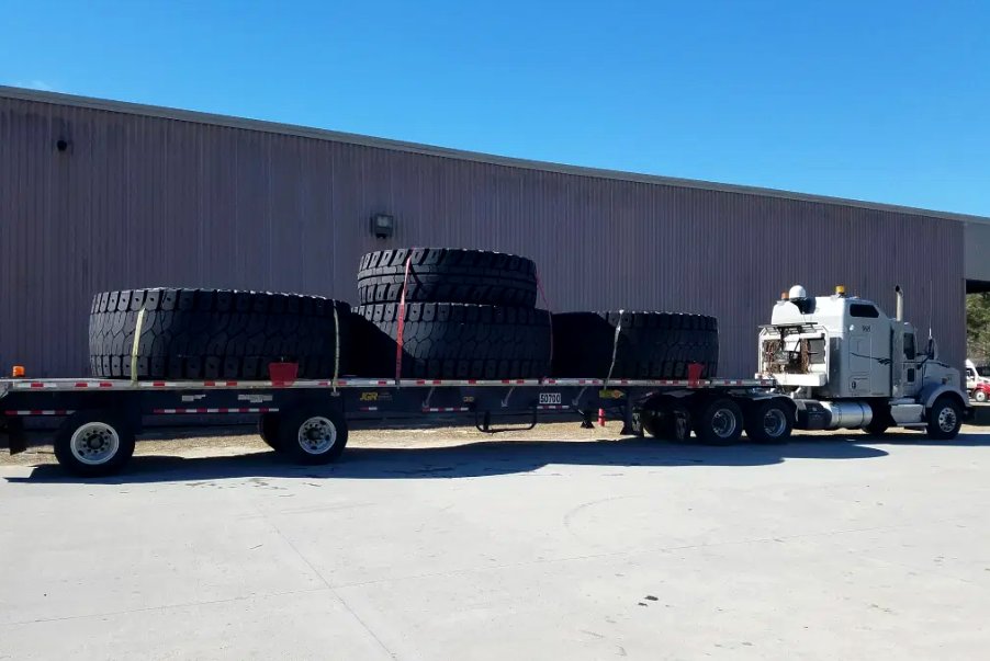 Thursday slump? Here are some wheels to keep you rollin’. What’s the most interesting thing you’ve ever hauled? #TruckerLife #CoolTrucks <a href="/JGradyRandolph/">J Grady Randolph Inc</a>
