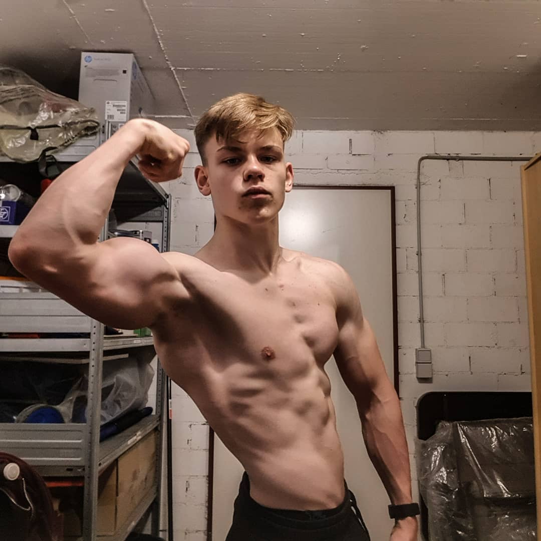 92mighty92's tweet photo. Happy Friday everyone!
#MuscleFriday https://t.co/8viZhwFv4u