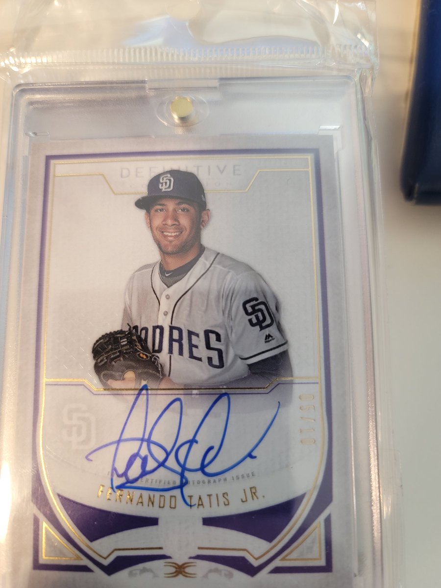 hamiltond1172's tweet photo. @tatis_jr 
Check out this sick pull
My favorite modern card.
Hail to the 2021 MLB MVP!!! https://t.co/ZKra4k2Mq2