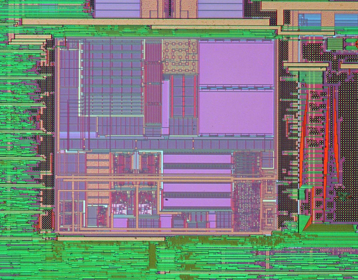 Siliconinsid's tweet image. Experimenting with Rheinberg illumination: Using coloured light at different angles to reveal the orientation of structures on silicon chips. I think I need to explore this further with a better LED rig, what do you think of the results?