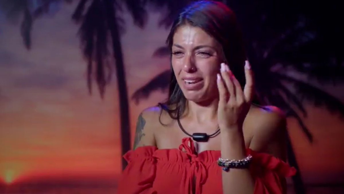 Follamos a lo perrito y me acordé de Horus. #LaIslaDeLasTentaciones8