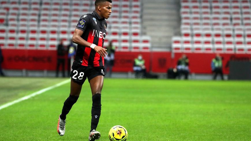 iciazur's tweet photo. 🔴⚫️ Très mauvaise nouvelle pour l’@ogcnice
🚑 Le milieu Hicham Boudaoui, sorti à la mi-temps mercredi face au @nimesolympique souffre d’une lésion au ménisque et sera absent au moins 2 mois selon le club
#OGCNNO #FBSport https://t.co/OwrfT8wI2j