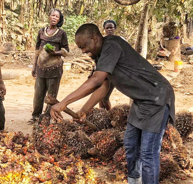 sholaanimashaun's tweet photo. I J E B U - I G B O
I'm always excited to hit the road an shoot documentaries. This one is particularly different , yet not so so.
Farming documentaries + scrips keep landing on my table. This time it's way inside Ijebu Igbo.
#FarmDocu
#Farmers
#PhotoVideoDocu
#Documentary https://t.co/rEGz0VREp2