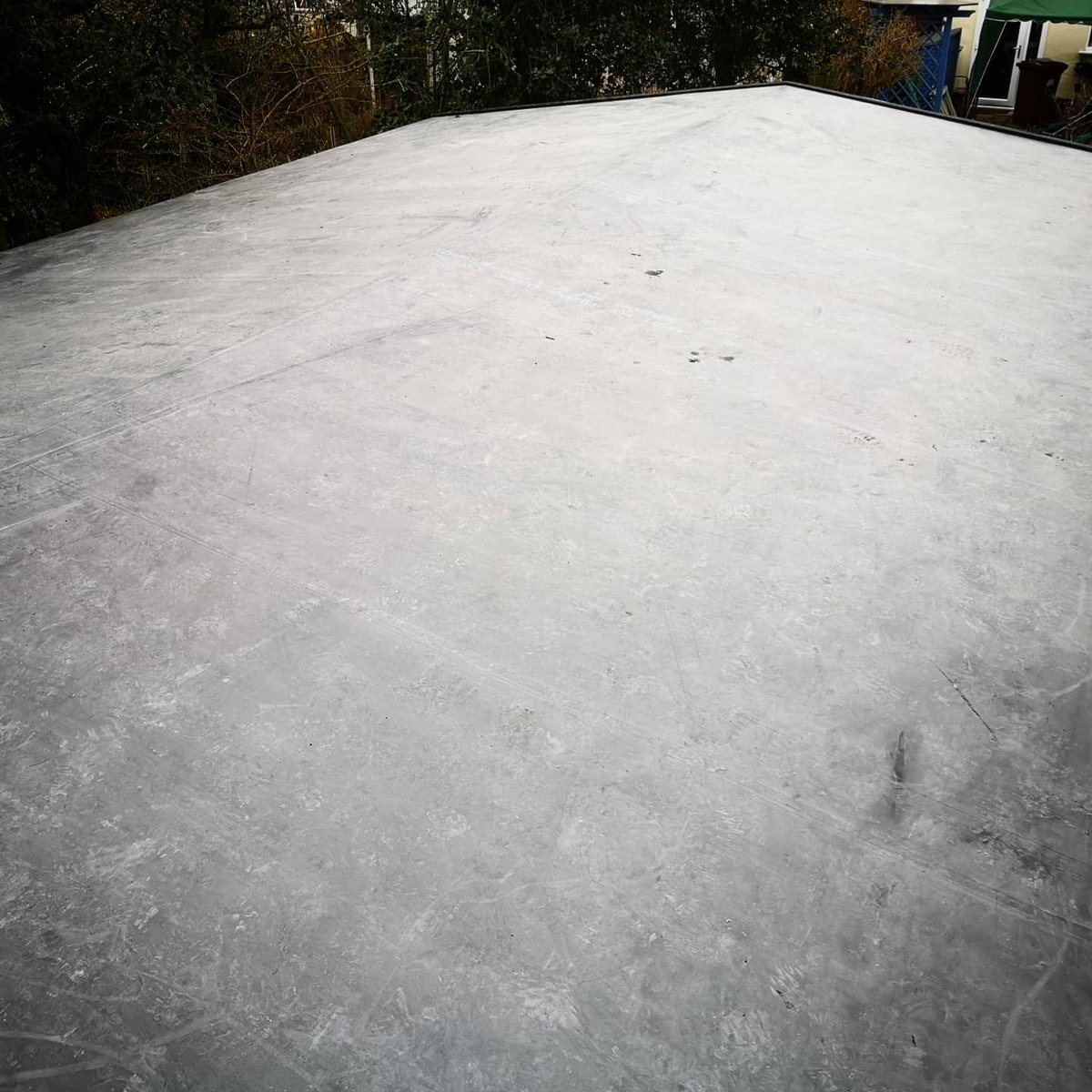 New #EPDM #flatroof installed today on this garden room in #bexleyheath The room is going to house a full size Snooker table and a bar. Perfect for entertaining when lockdown ends! #newroof #rooferslife #roofing  #flatroofing #flatroofer #kentroofers