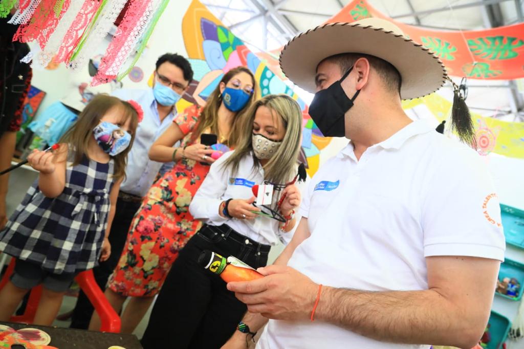 adrpad's tweet photo. En La Galería 7 agosto de Villavicencio se vive una experiencia gastronómica y artesanal. Más de 40 emprendedores han convertido este espacio en un centro cultural que impulsa la reactivación económica de la cultura e identidad llanera.
#CompromisoReactivARTE
@FelipeNaranja https://t.co/OdBNJeJPsA