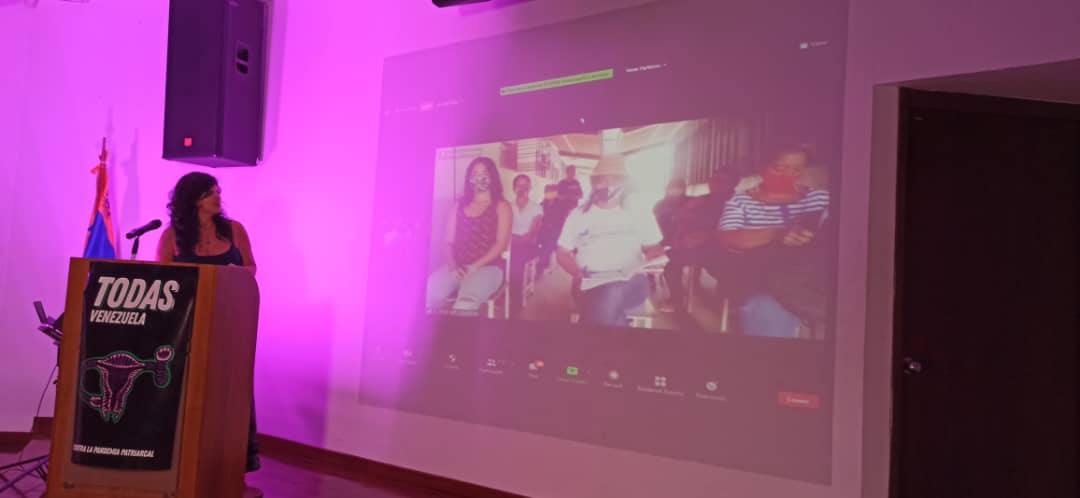 ¡TODAS arrancó con todo! 💥

Aquí vamos, irreductibles. A construir desde el debate una propuesta orgánica para un feminismo en común, popular y revolucionario🔥✊🏾

Nos encontramos en las mesas de trabajo 💜🤗