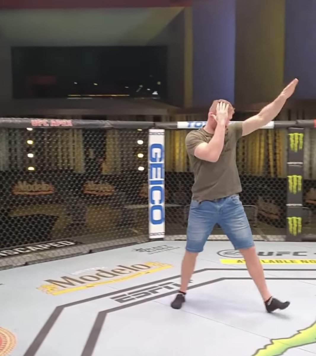 UFC_Obsessed's tweet photo. He’s got his rope, he’s got his jorts. Legendary Polish Power is ready #UFC259 https://t.co/F1m6SWrwqd