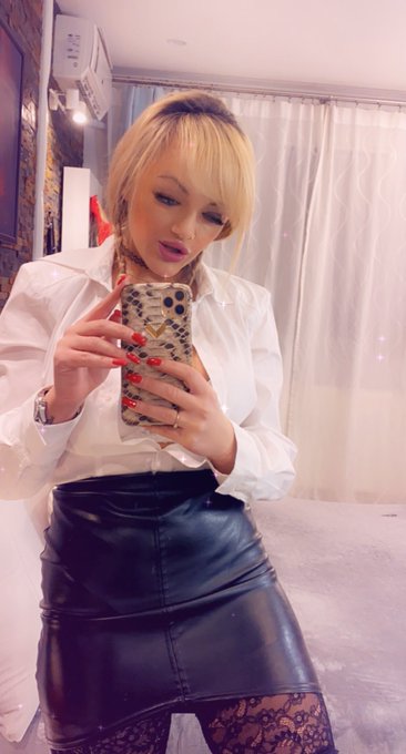 In 1 hour i will be online on @LiveJasmin #letshavefun 😏 https://t.co/3qYnpDQipY<a class="tags" href="/tag/livejasmin">@livejasmin</a><a href="/tag/letshavefun"class="tags">#letshavefun</a>