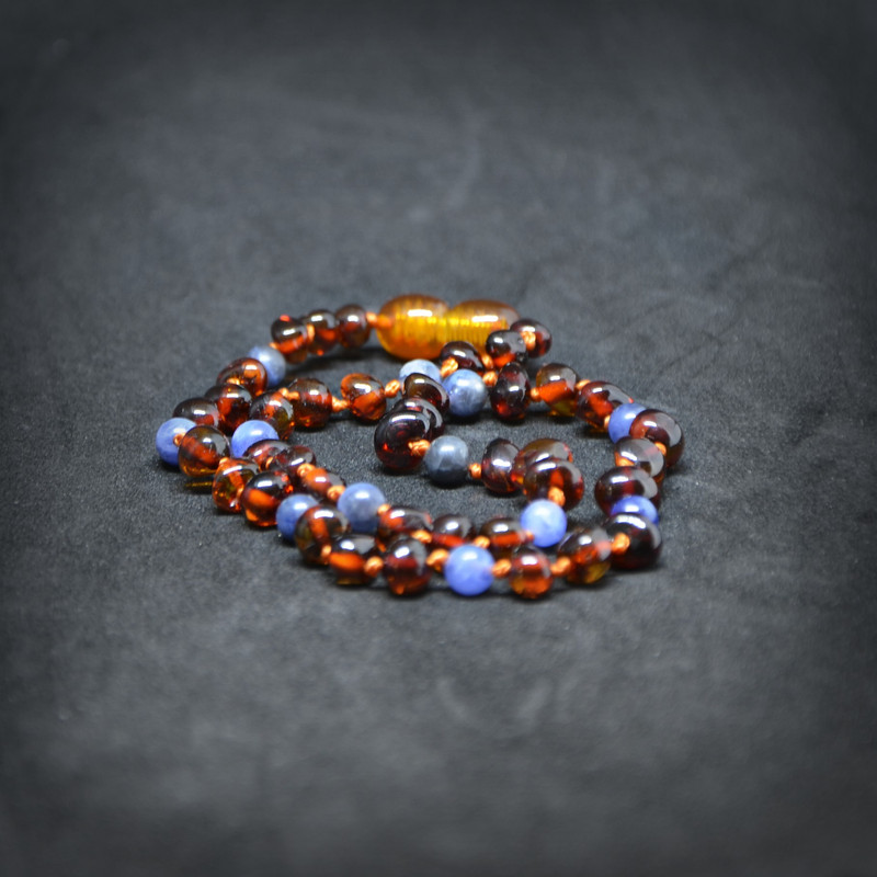 AmberLaces's tweet photo. Raw unpolished amber beads and sodalite beads are mixed to create a beautiful necklace for girls. https://t.co/bp3smXaYej https://t.co/5zkD7Bs8iY