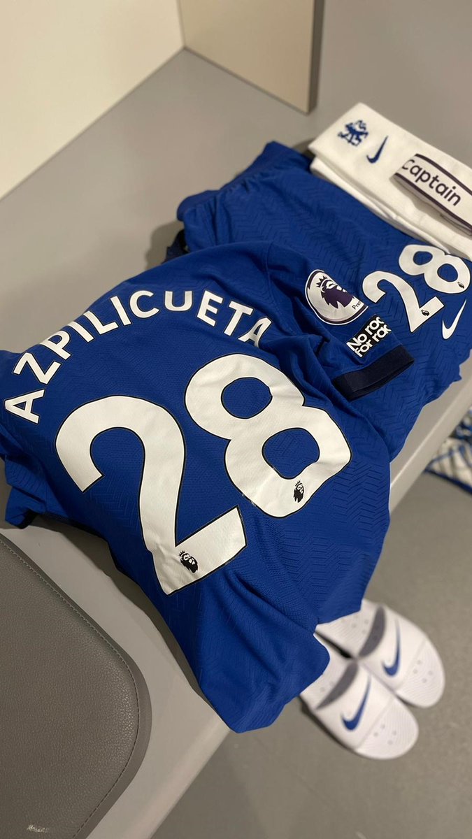 ChelseaFC's tweet photo. Inside the away dressing room 👀👕 #LIVCHE https://t.co/IJl3tOcebK