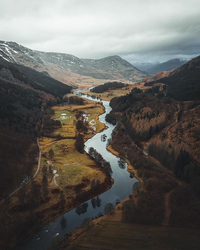 VisitScotland's tweet image. "..the longest, loneliest and loveliest glen in #Scotland" -Sir Walter Scott 💙📚 #OnlyInScotland 📍 Glen Lyon, Perthshire 📷 IG/jimboamartin

❗ For now travel is not permitted to or from this area, but we will continue to share inspiration for future visits. #StayHome #StaySafe