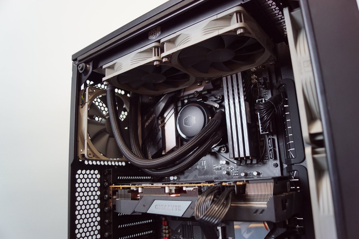 TechLab_UK's tweet photo. Gave the main rig a bit of a fan upgrade.  Two 140mm Noctua intakes in the front, Two 120mm Noctua on the Radiator and One 120mm Noctua exhaust in the back.

Super quiet, Super cool and Aorus SIV is junk.

@Noctua_at @AorusOfficial #FanUpgrade https://t.co/bP50v6h00t