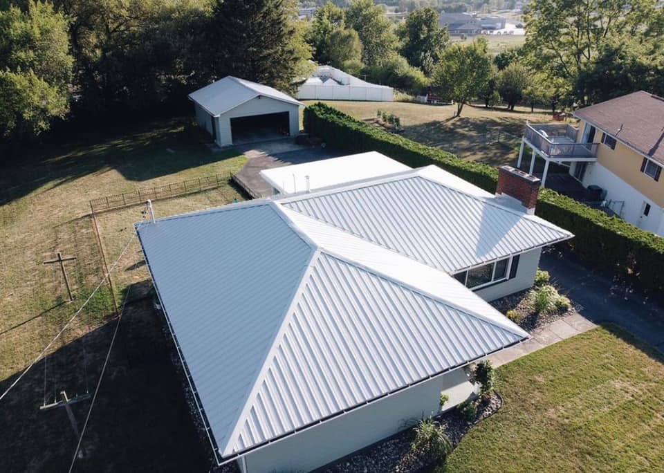 All_WeatherRoof's tweet photo. Throwing it 🔙 to one of our summer☀️ jobs that we finished for one very happy customer!  👌👊
-
Big shoutout to our amazing team for doing a great job on this one! 💪🏻

#metalroof #roofer #roofing #blaircountypa #Pennsylvania https://t.co/7bbw9pEe9B