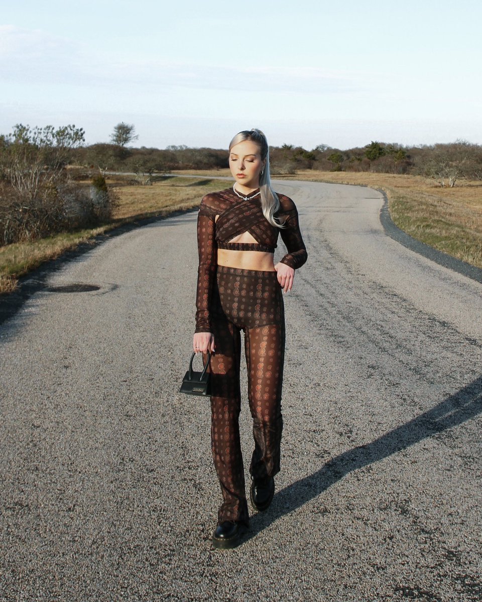 further supporting evidence of my last tweet and love for #CharlotteKnowles instagram.com/p/CI3pH8whEXT/…