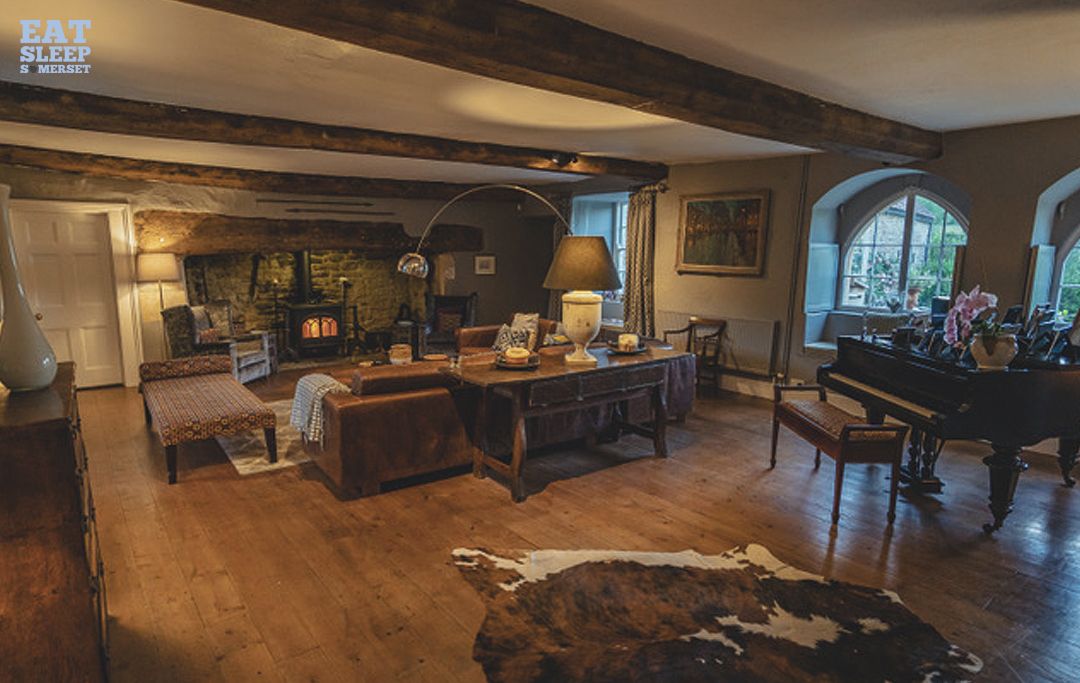 .<a href="/WickFarmBath/">Wick Farm Bath</a> - A stunning Grade II* Listed farm house, set within 37 acres of land in an area of Natural Beauty just 7 miles from Bath. Relax by the heated swimming pool, play tennis, croquet, Boules or enjoy the full sized American pool table. eatsleepsomerset.co.uk/private-rental…