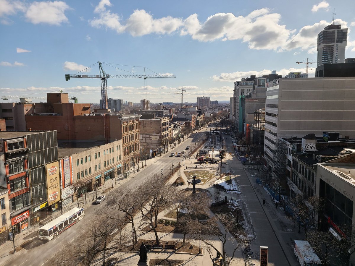 OfficeOccupier's tweet photo. Nice to see @cityofhamilton skyline increasingly interupted by cranes. A new exciting vibe in #TheHammer is attracting #residentialcondos #officeleasing #industrialspace & #lifesciences #biotech #wetlabspace. @hamiltonecdev @MIP_Hamilton @McMasterU @SynapseLifeSci @forgemcmaster https://t.co/x8k1DZ6SFk