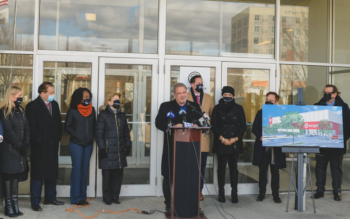CityofYonkers's tweet image. 📸 3/4 Official Groundbreaking| @Target in Yonkers!
[87 Mall Walk/Cross County Center-Previously Home to Sears Dept. Store]

After 25 years in the making Target is coming to Yonkers!

Aside from the vast amount of items sold at Target, this location will offer curbside pick up!