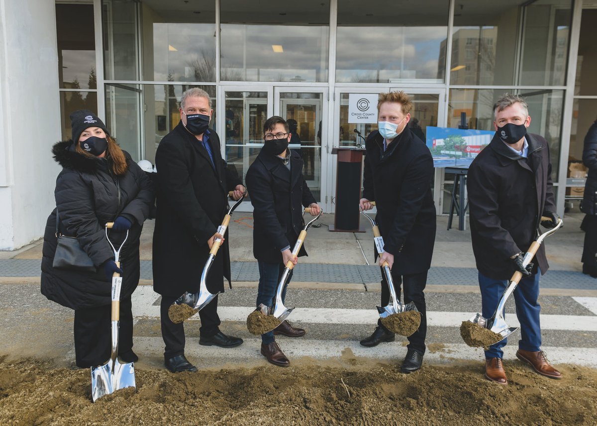 CityofYonkers's tweet image. 📸 3/4 Official Groundbreaking| @Target in Yonkers!
[87 Mall Walk/Cross County Center-Previously Home to Sears Dept. Store]

After 25 years in the making Target is coming to Yonkers!

Aside from the vast amount of items sold at Target, this location will offer curbside pick up!