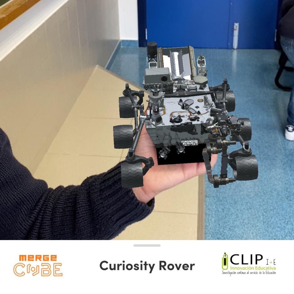 CentroClip's tweet photo. Realidad Aumentada con Merge Cube y la app “Object Viewer”. 

Un robot lunar, los dinosaurios, más pirámides de Egipto ¡No se nos ha resistido ni el coronavirus’ https://t.co/MNFXN7Y8K1